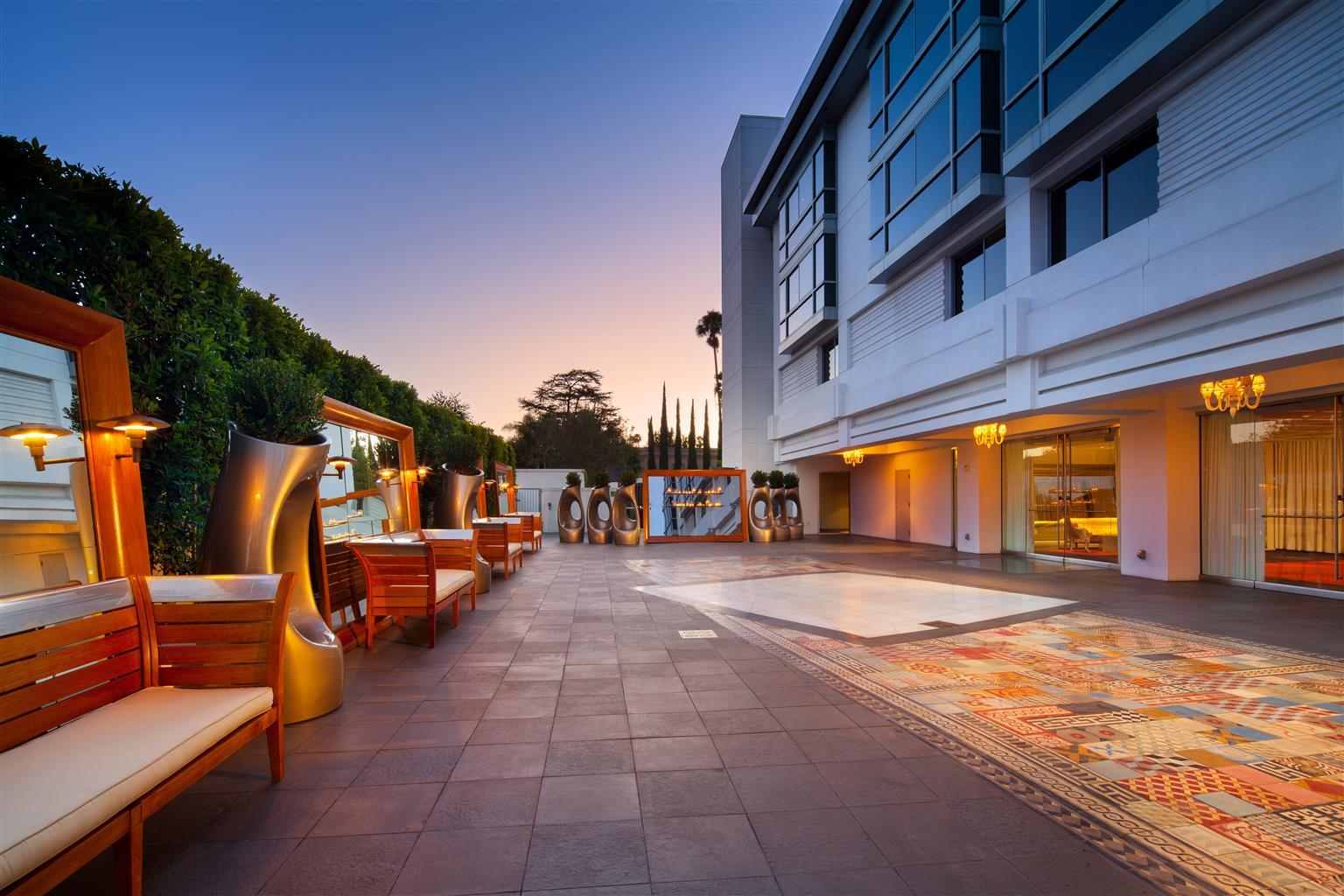 image-housing-carousel