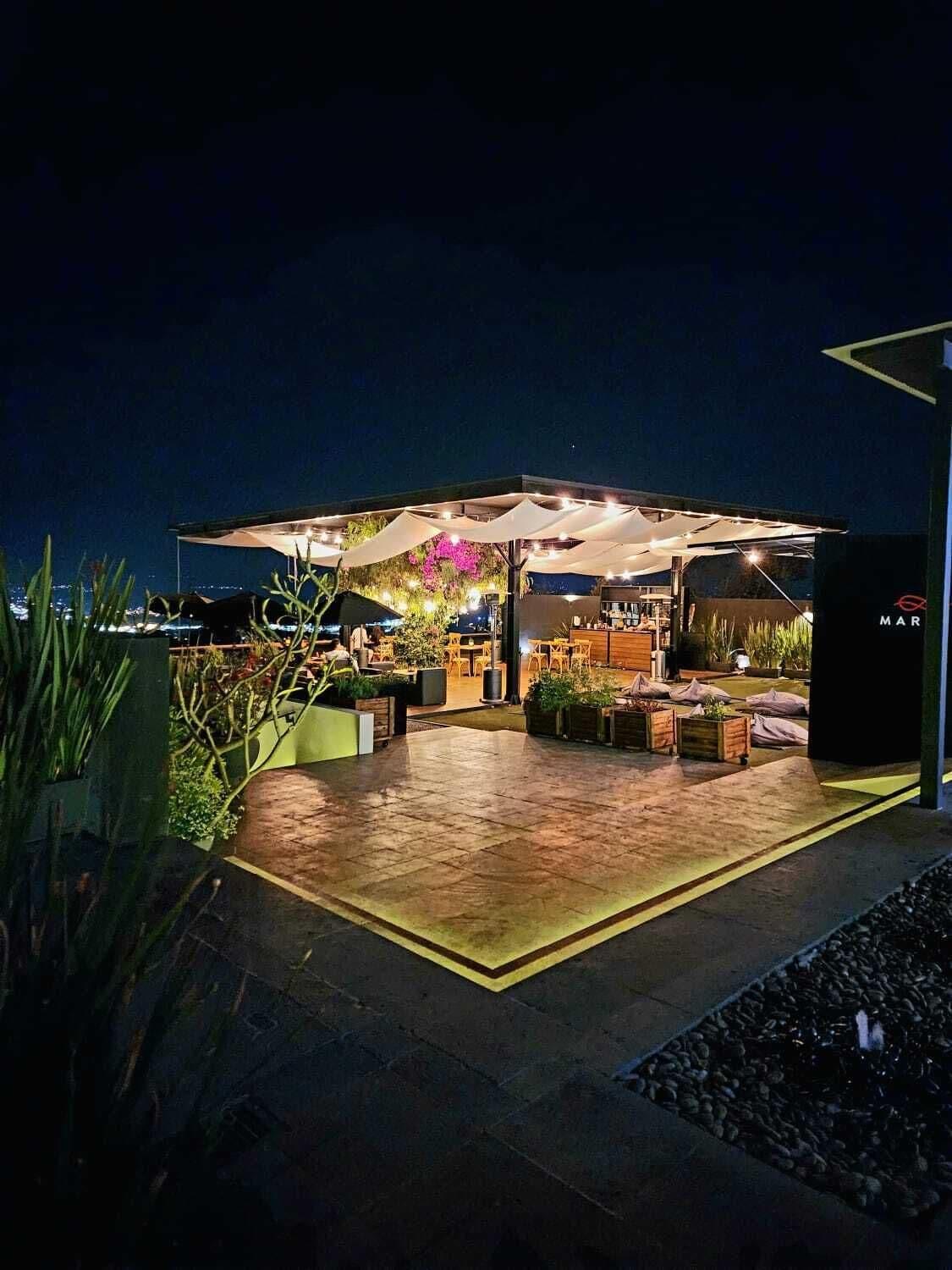image-housing-carousel