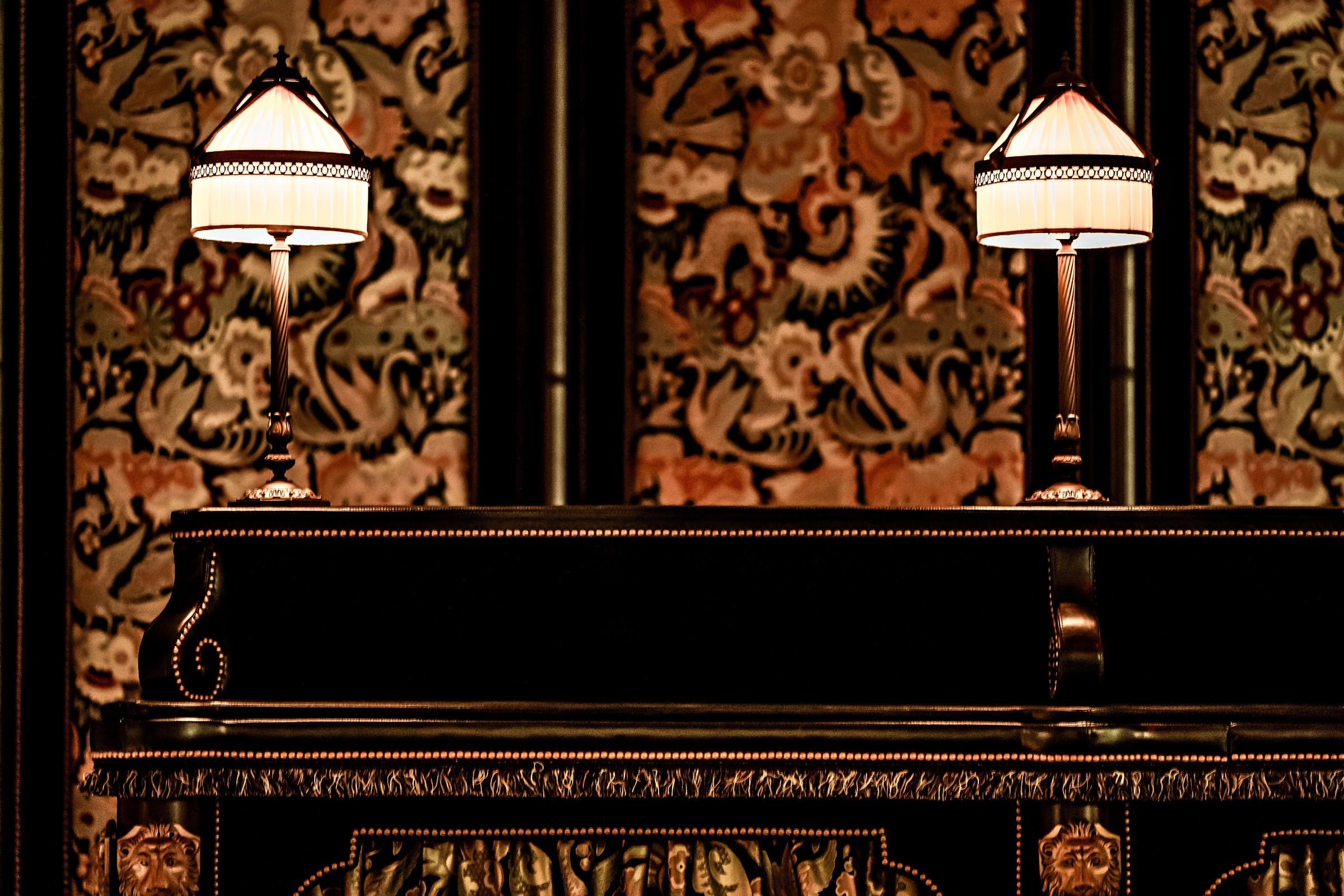 image-housing-carousel