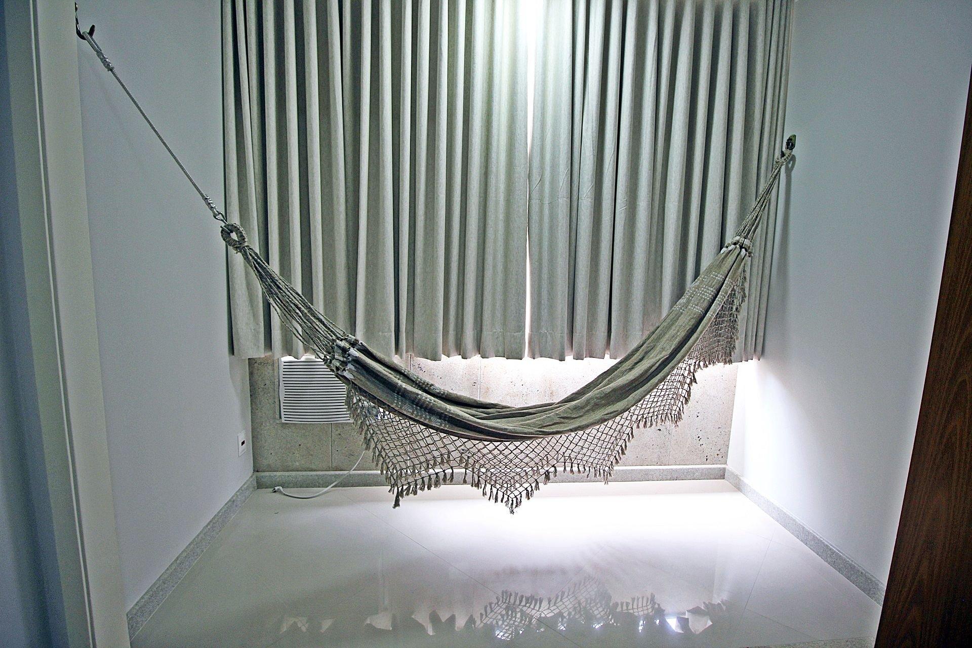 image-housing-carousel