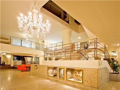image-housing-carousel