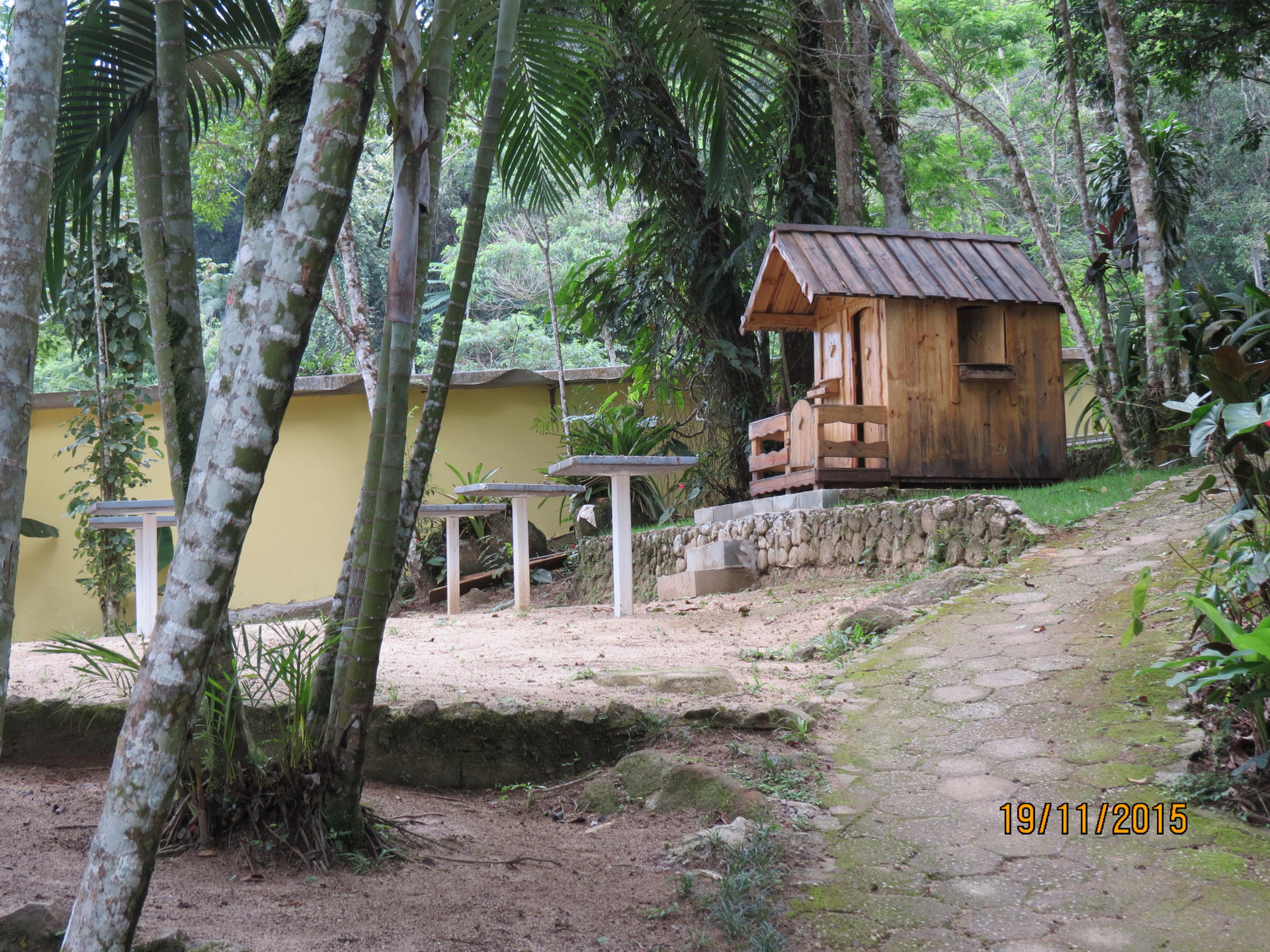 image-housing-carousel