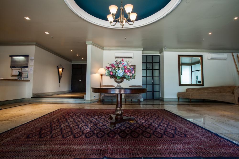 image-housing-carousel