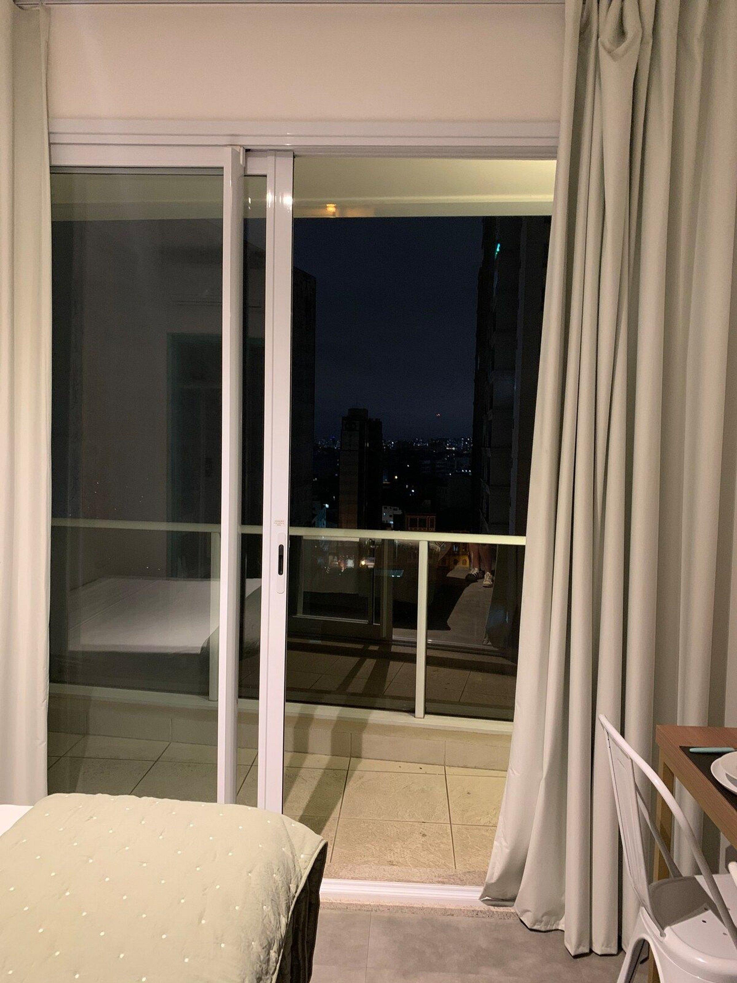 image-housing-carousel