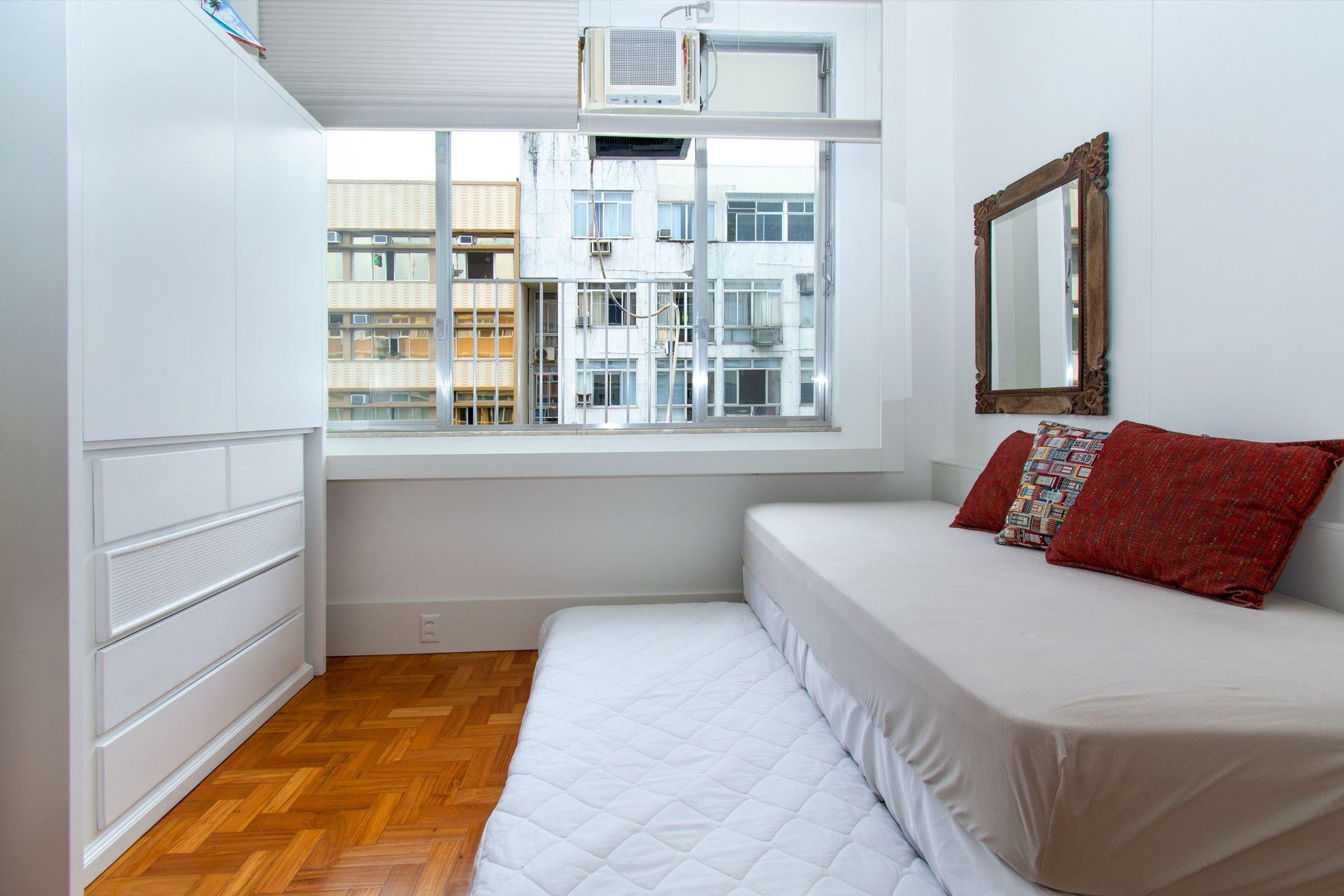 image-housing-carousel