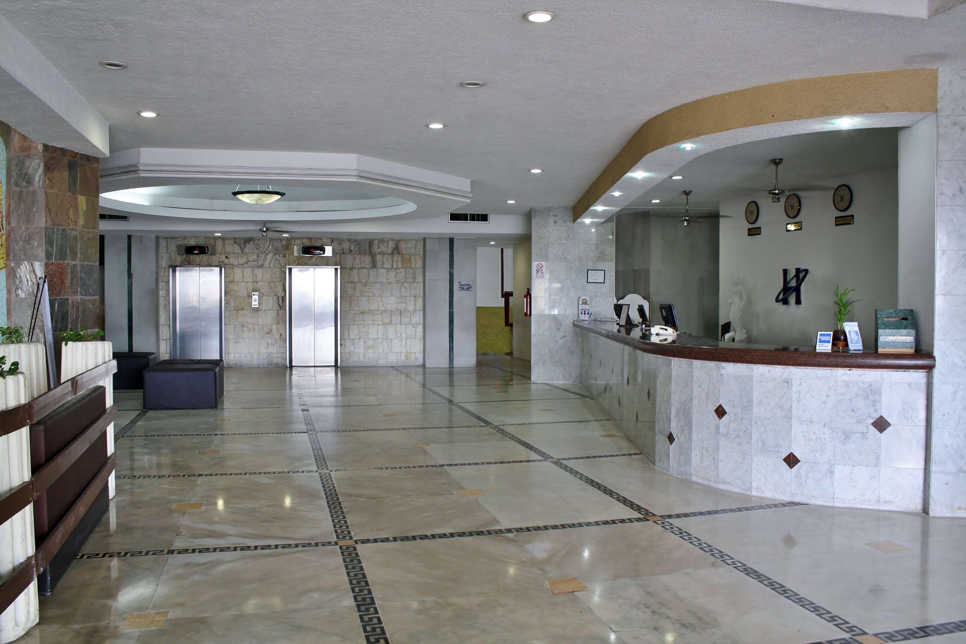 image-housing-carousel