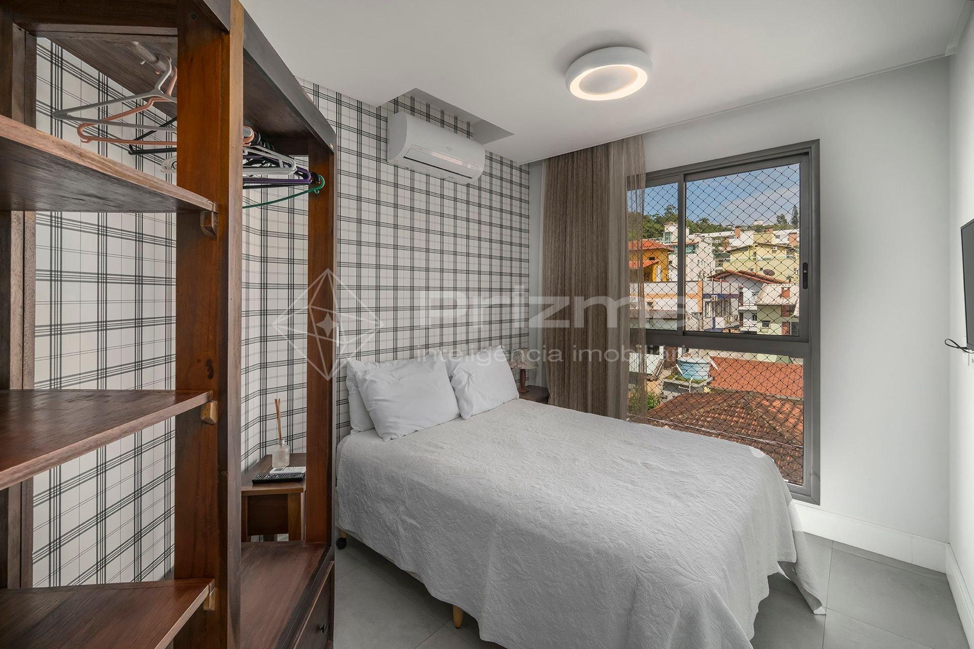 image-housing-carousel