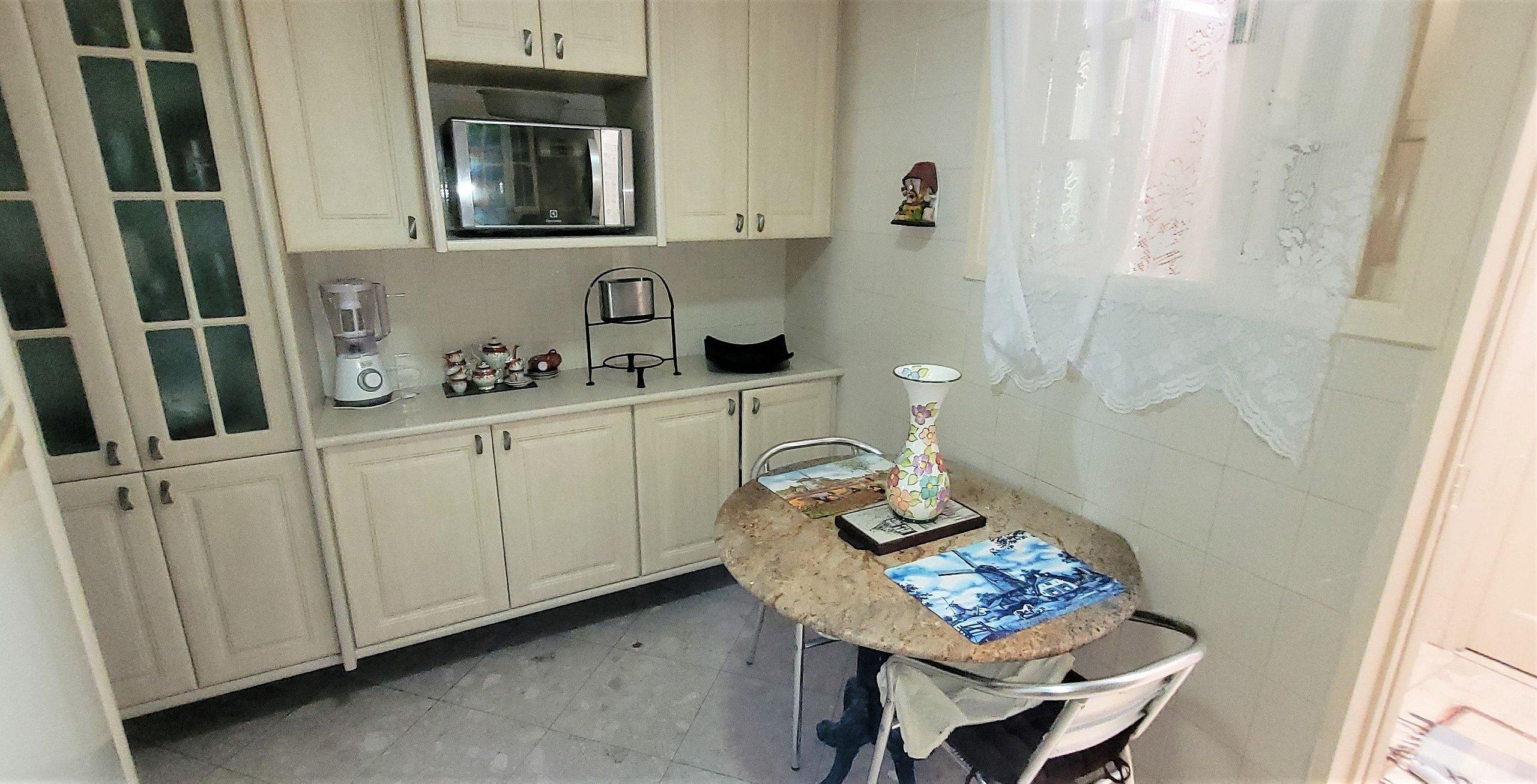 image-housing-carousel
