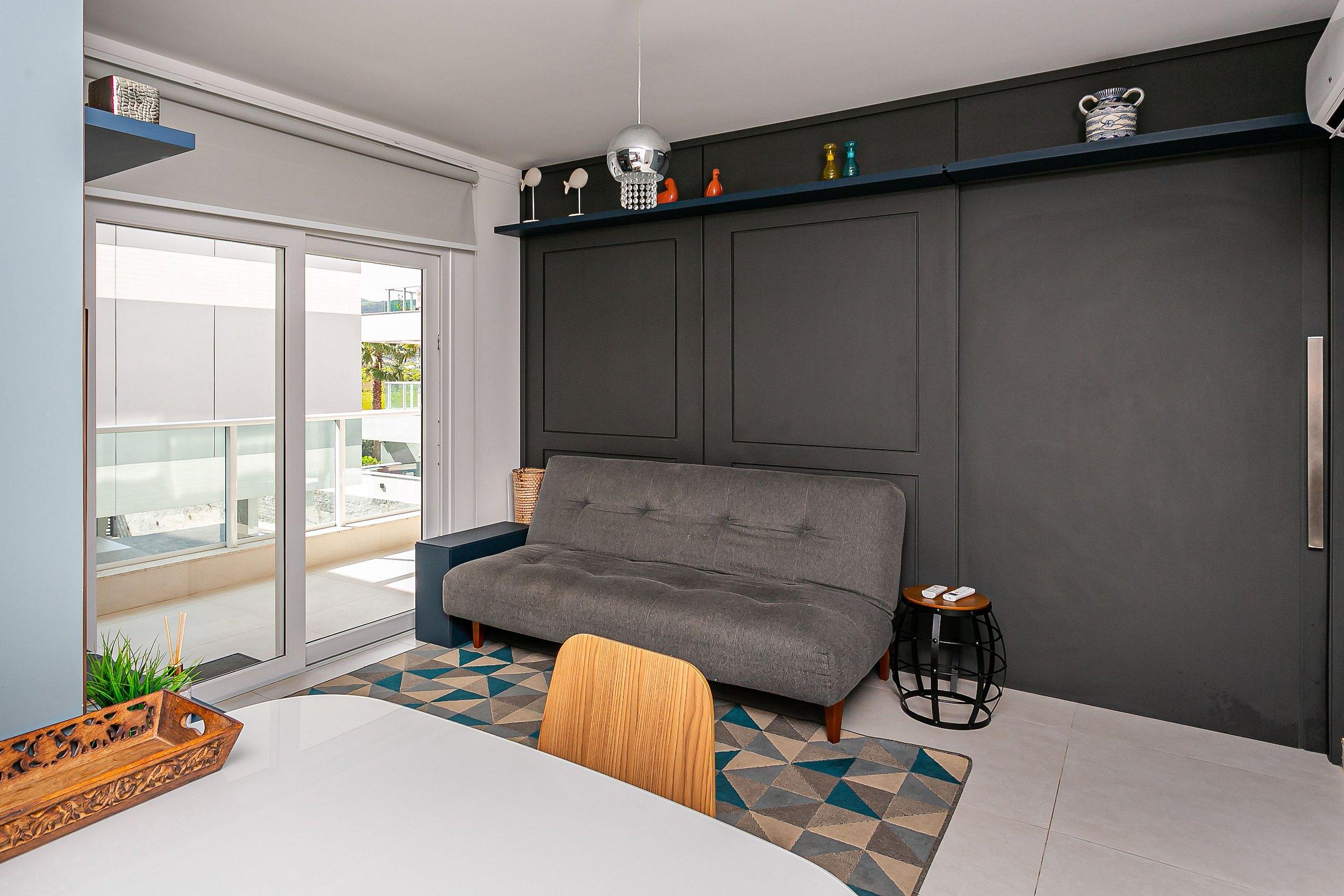 image-housing-carousel
