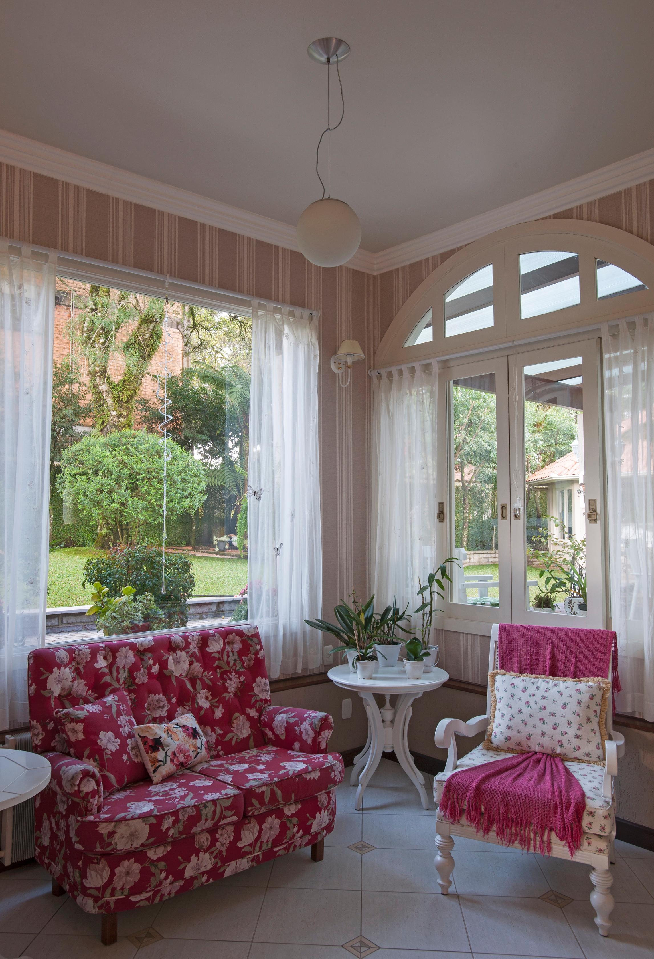 image-housing-carousel
