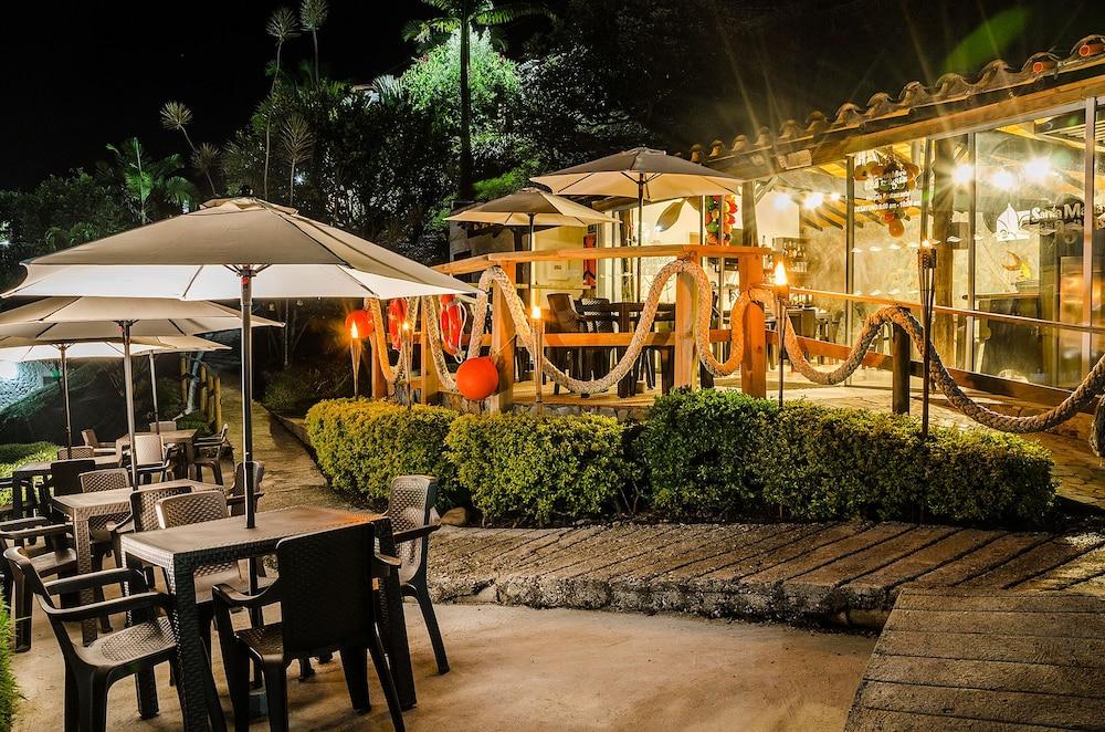 image-housing-carousel