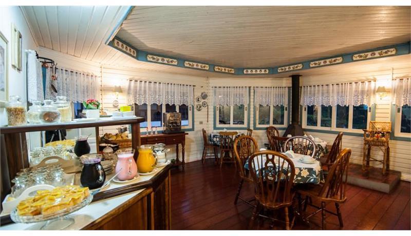 image-housing-carousel