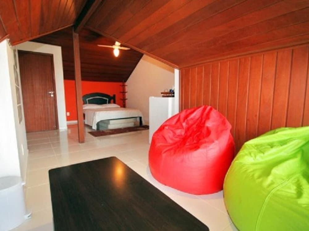 image-housing-carousel