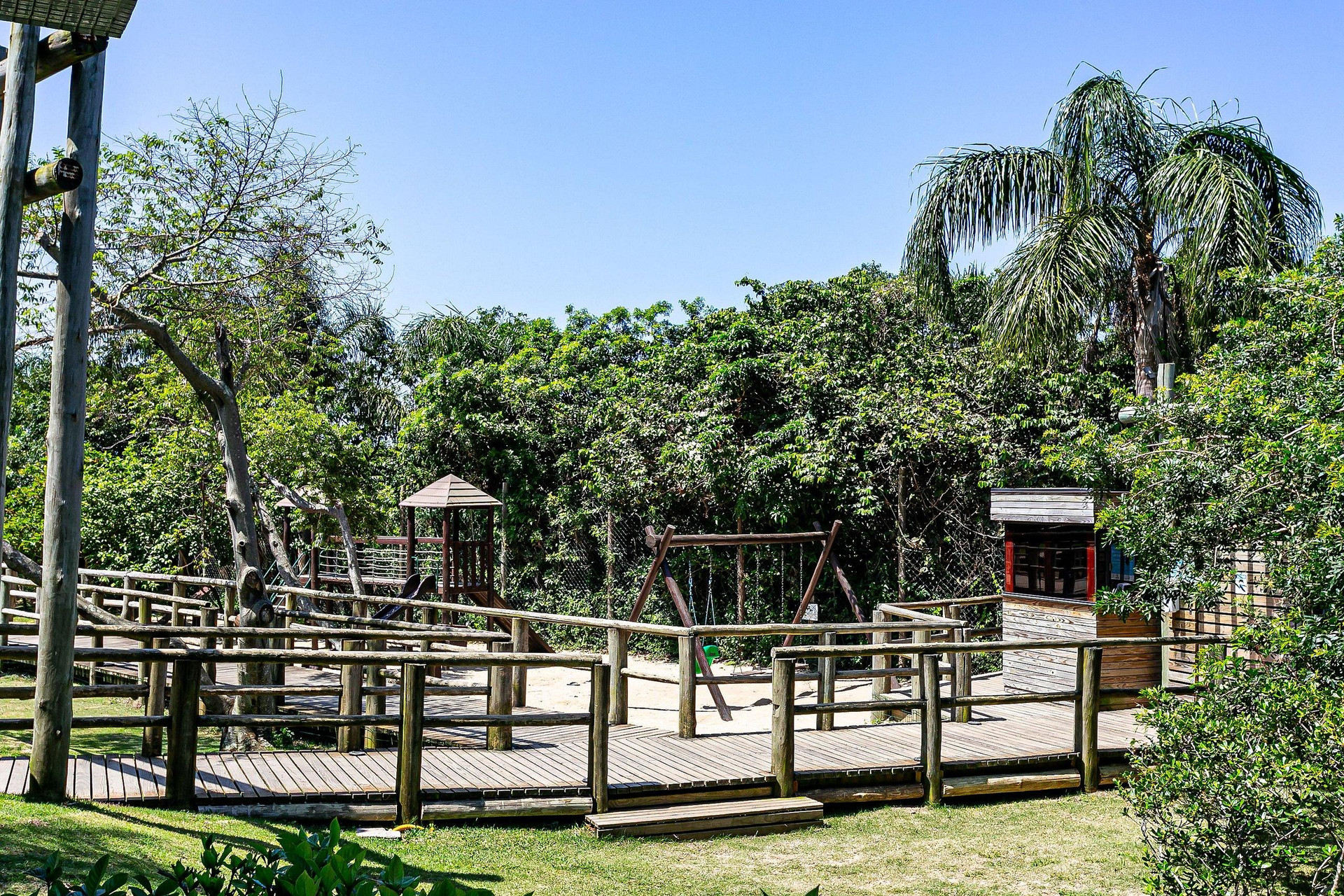 image-housing-carousel