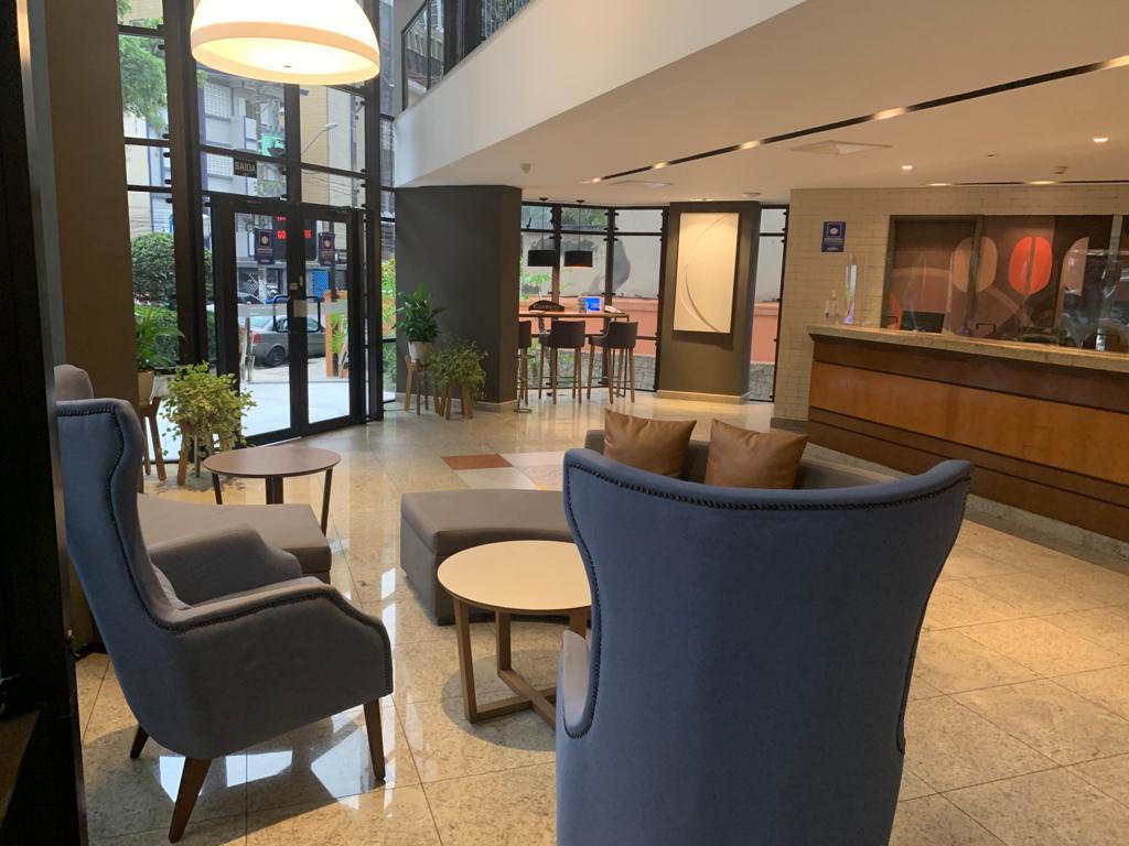 image-housing-carousel
