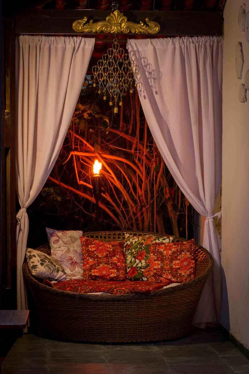 image-housing-carousel