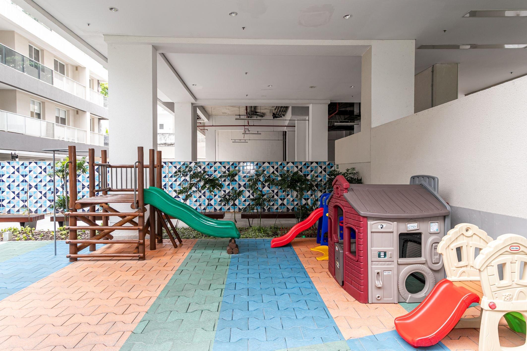 image-housing-carousel