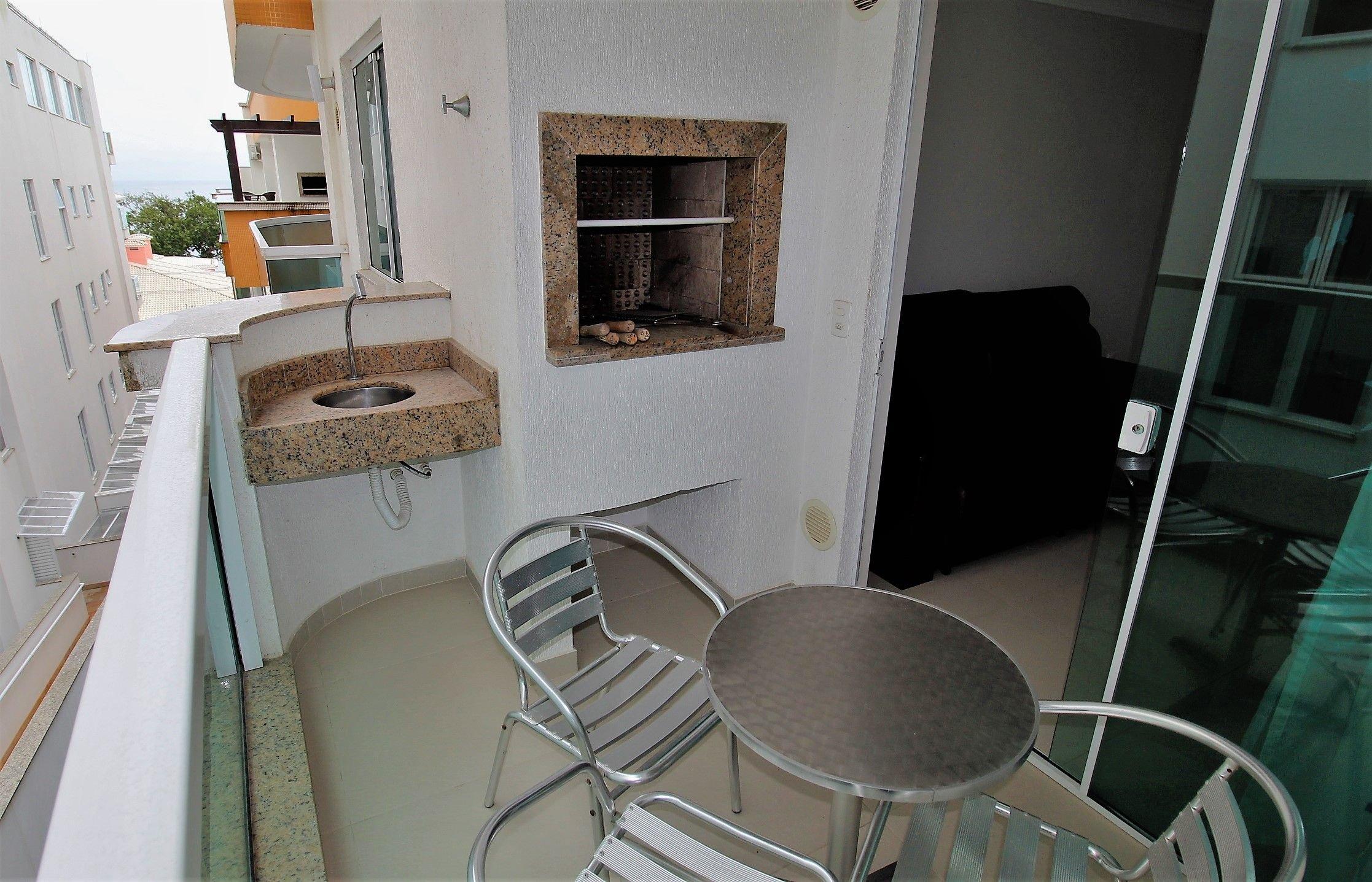 image-housing-carousel