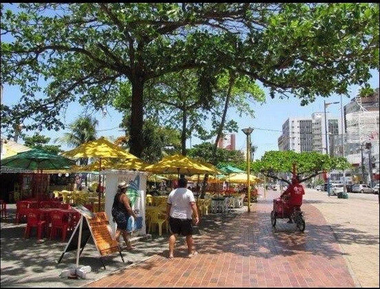 image-housing-carousel