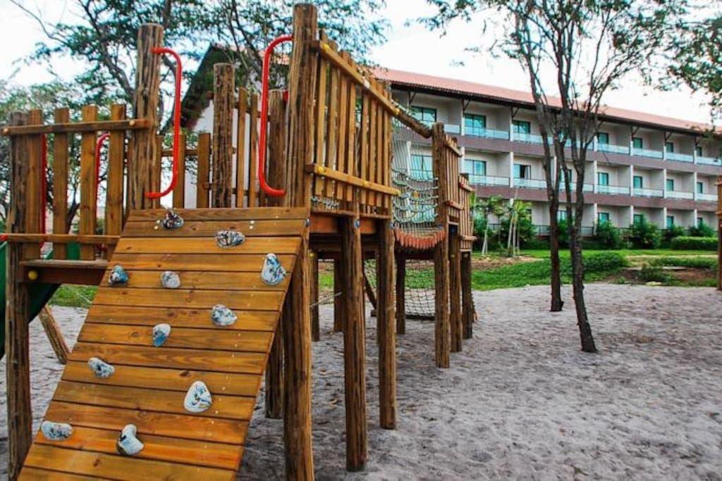 image-housing-carousel