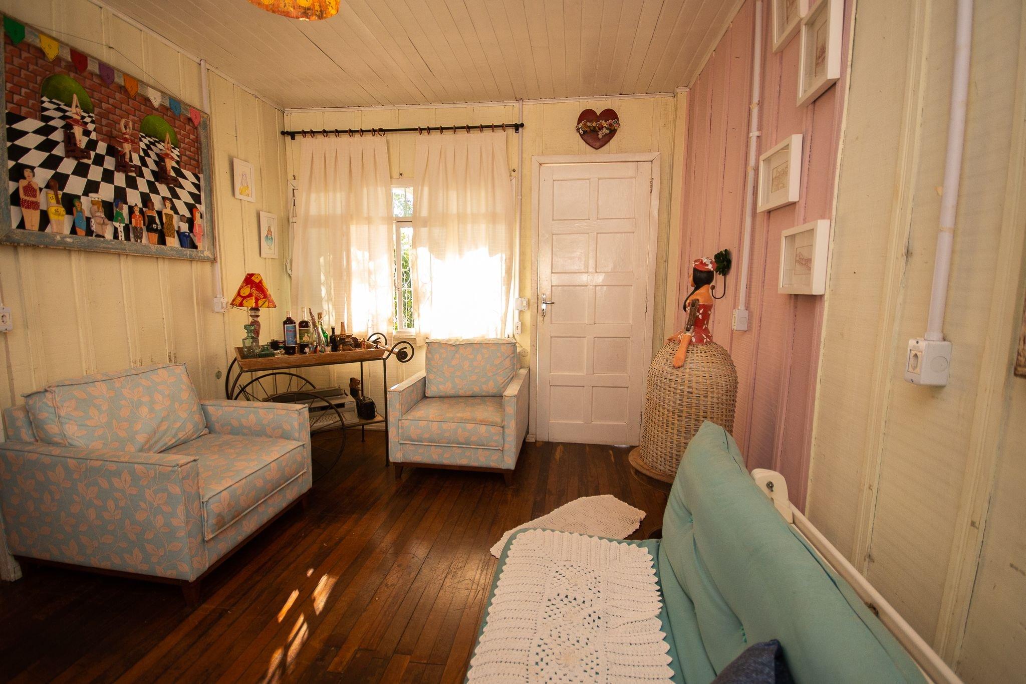 image-housing-carousel