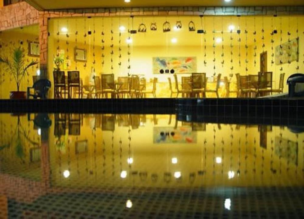 image-housing-carousel