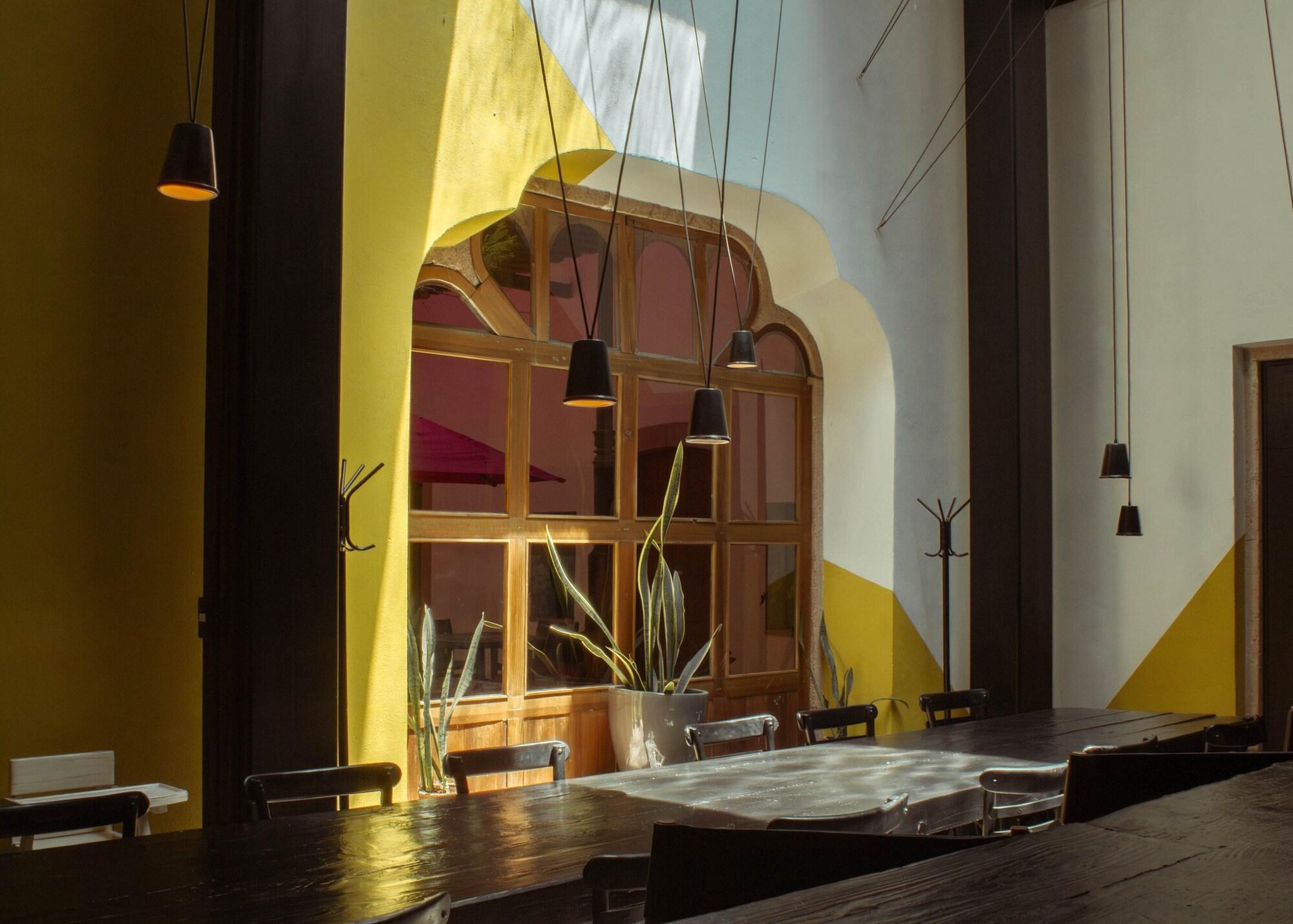 image-housing-carousel