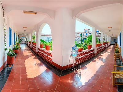 image-housing-carousel