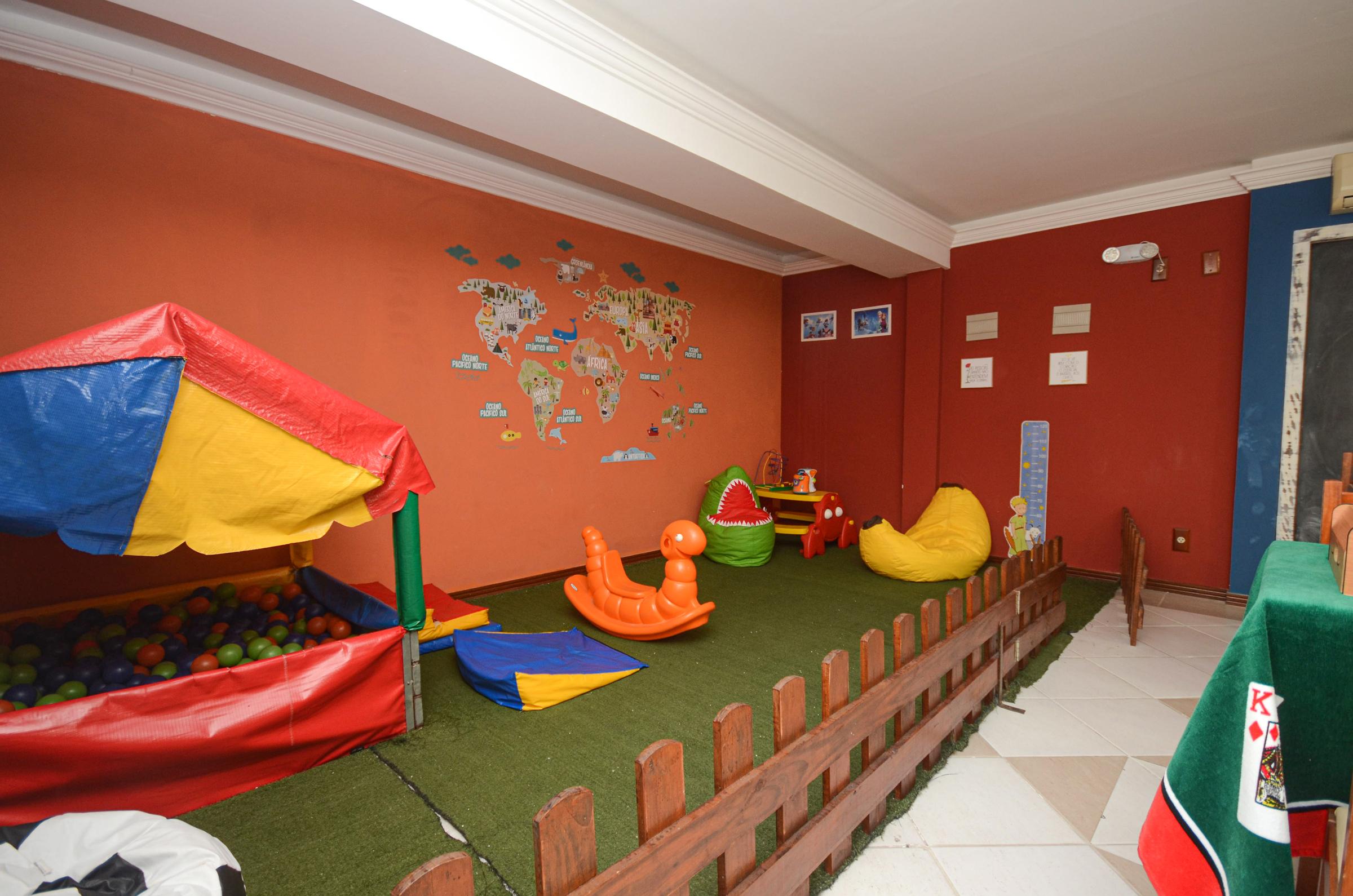 image-housing-carousel