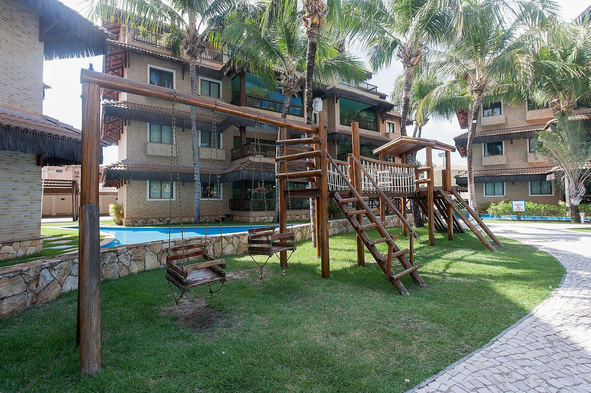 image-housing-carousel