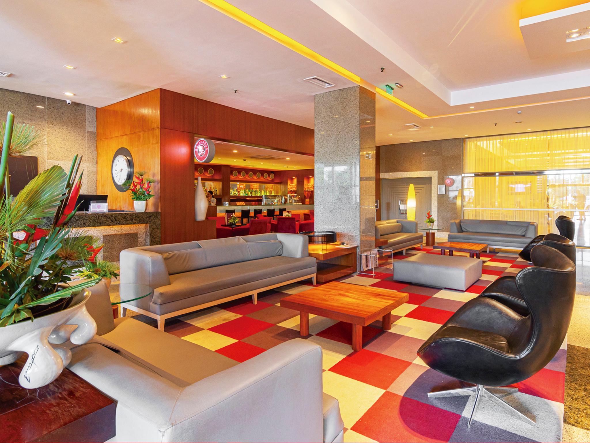 image-housing-carousel