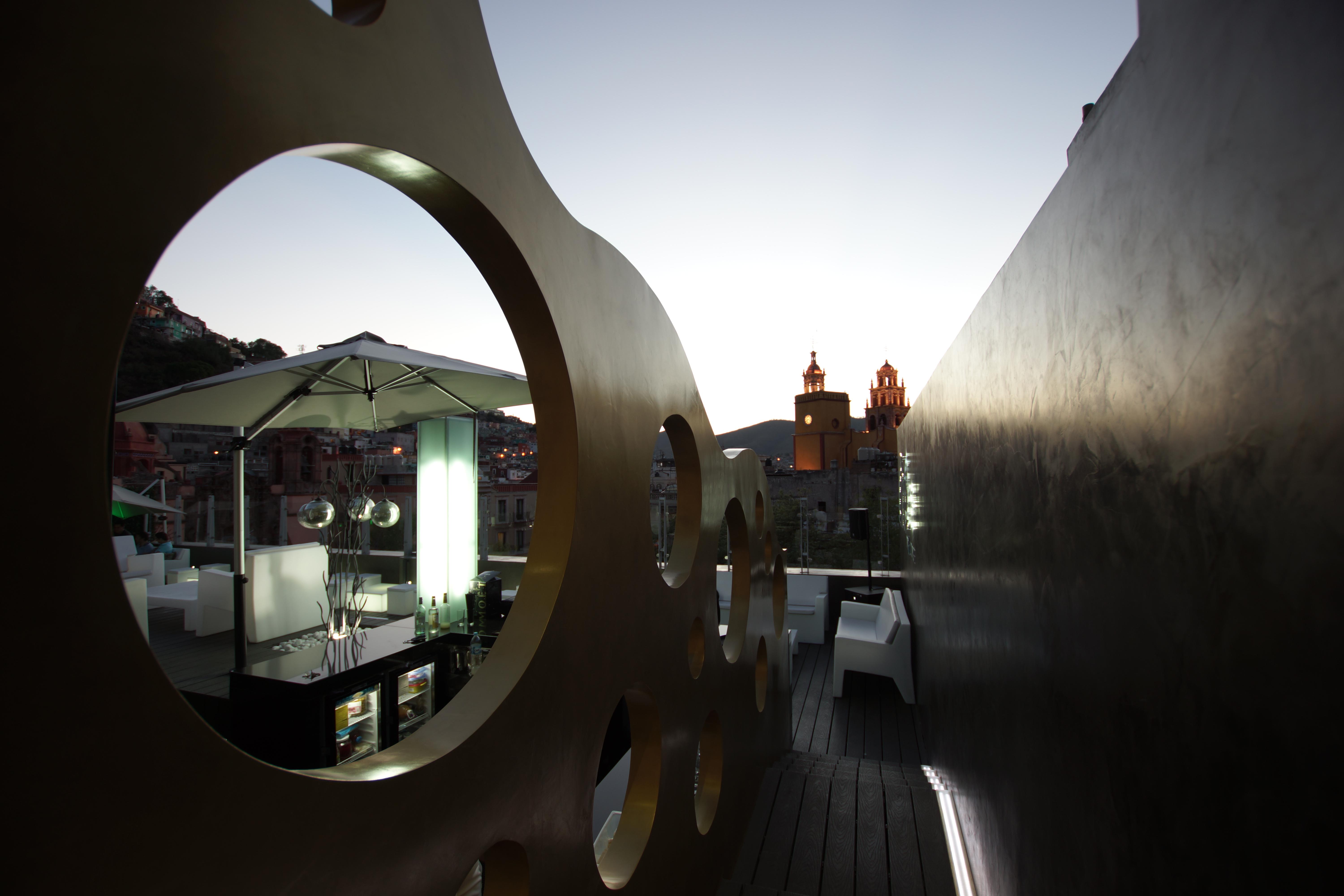 image-housing-carousel