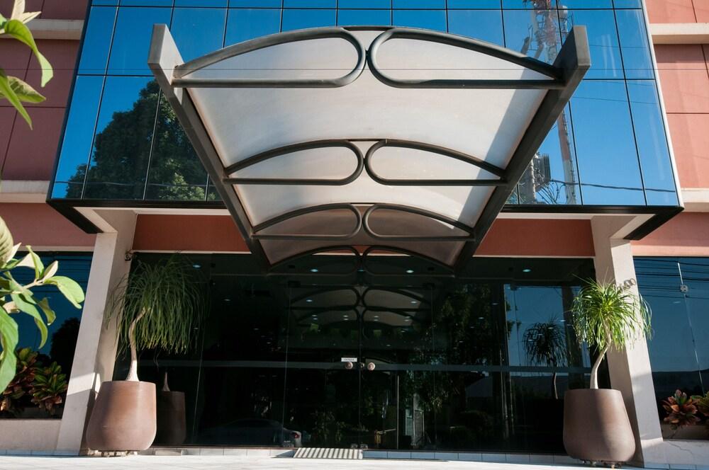 image-housing-carousel