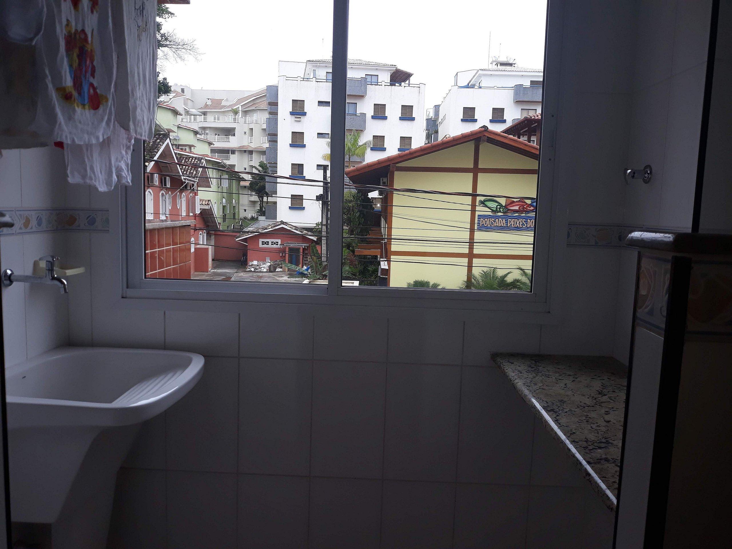 image-housing-carousel