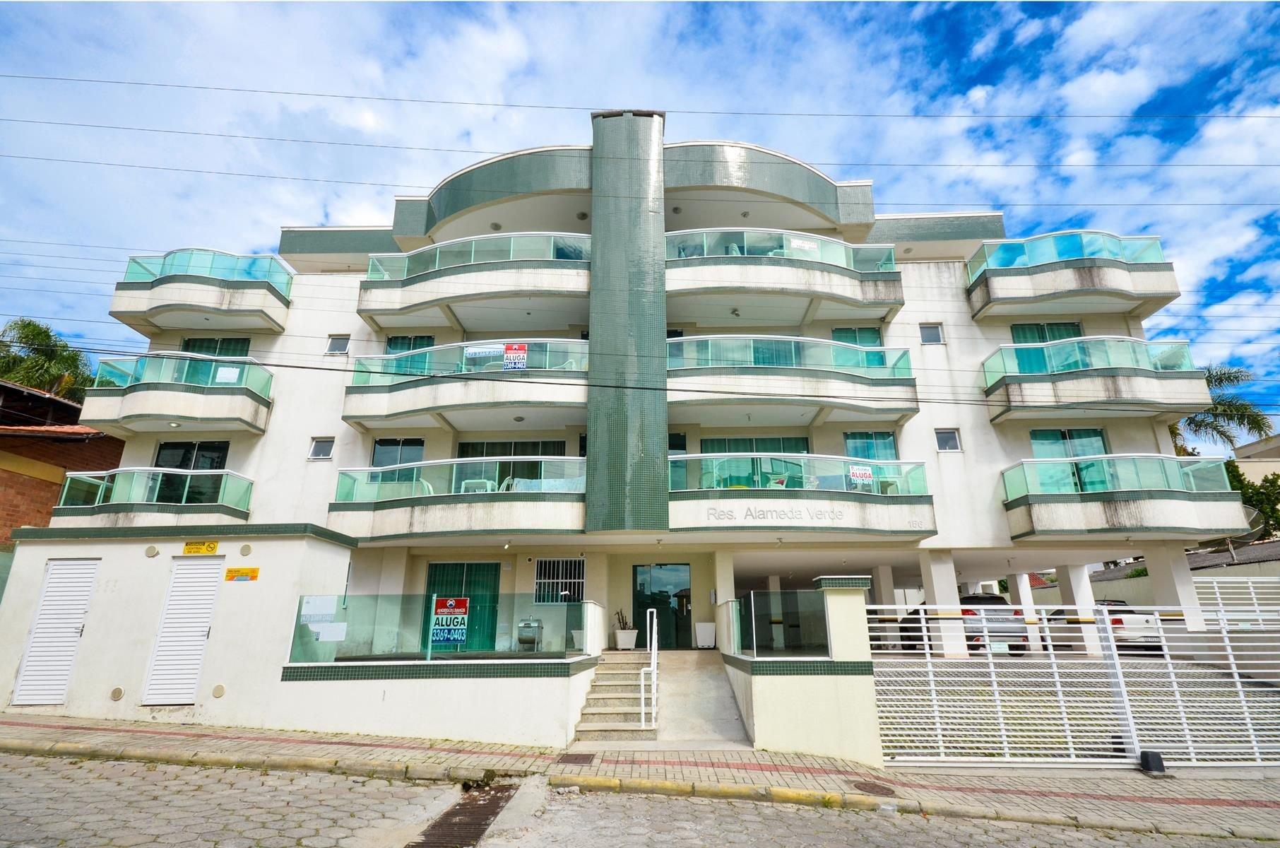 image-housing-carousel