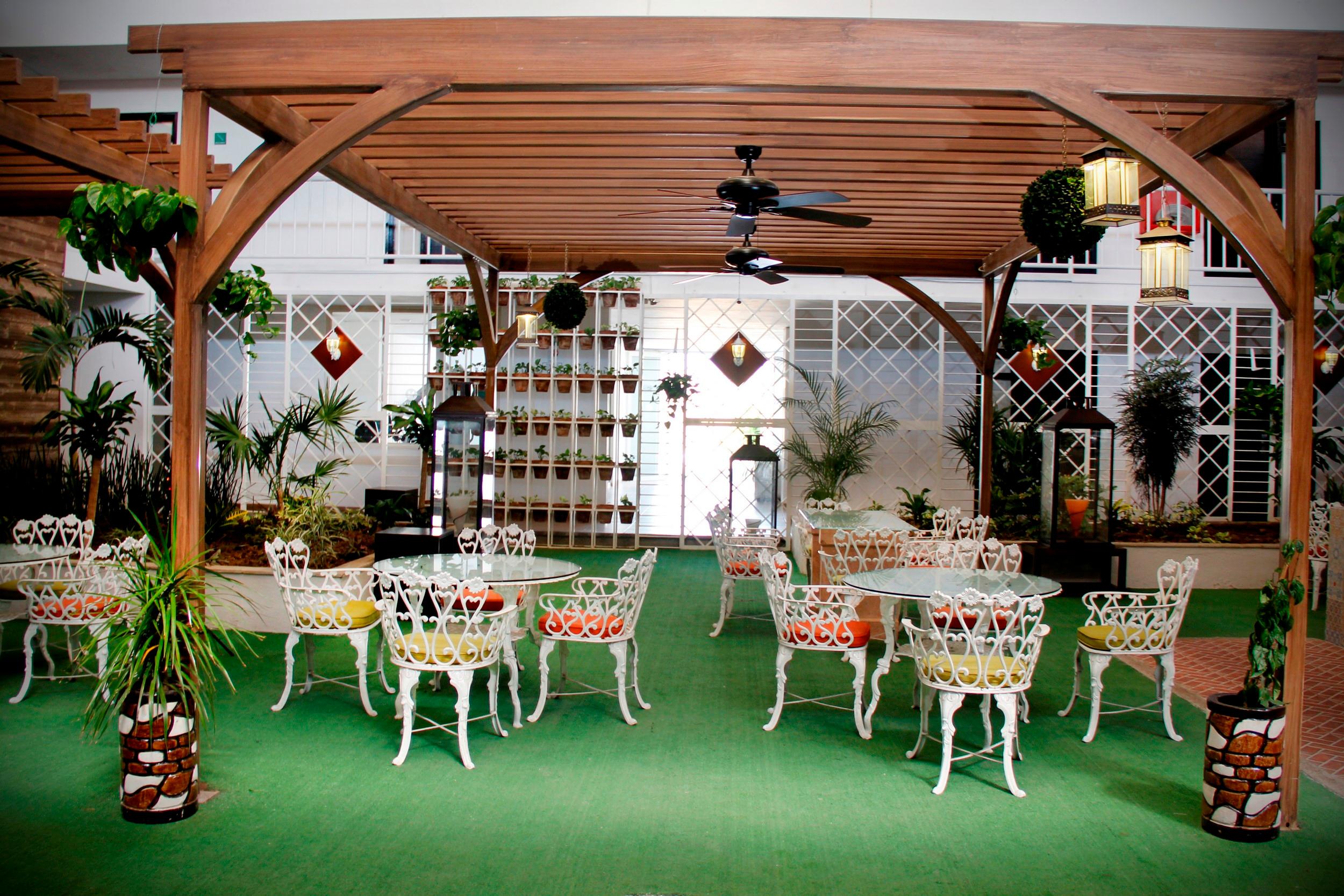 image-housing-carousel