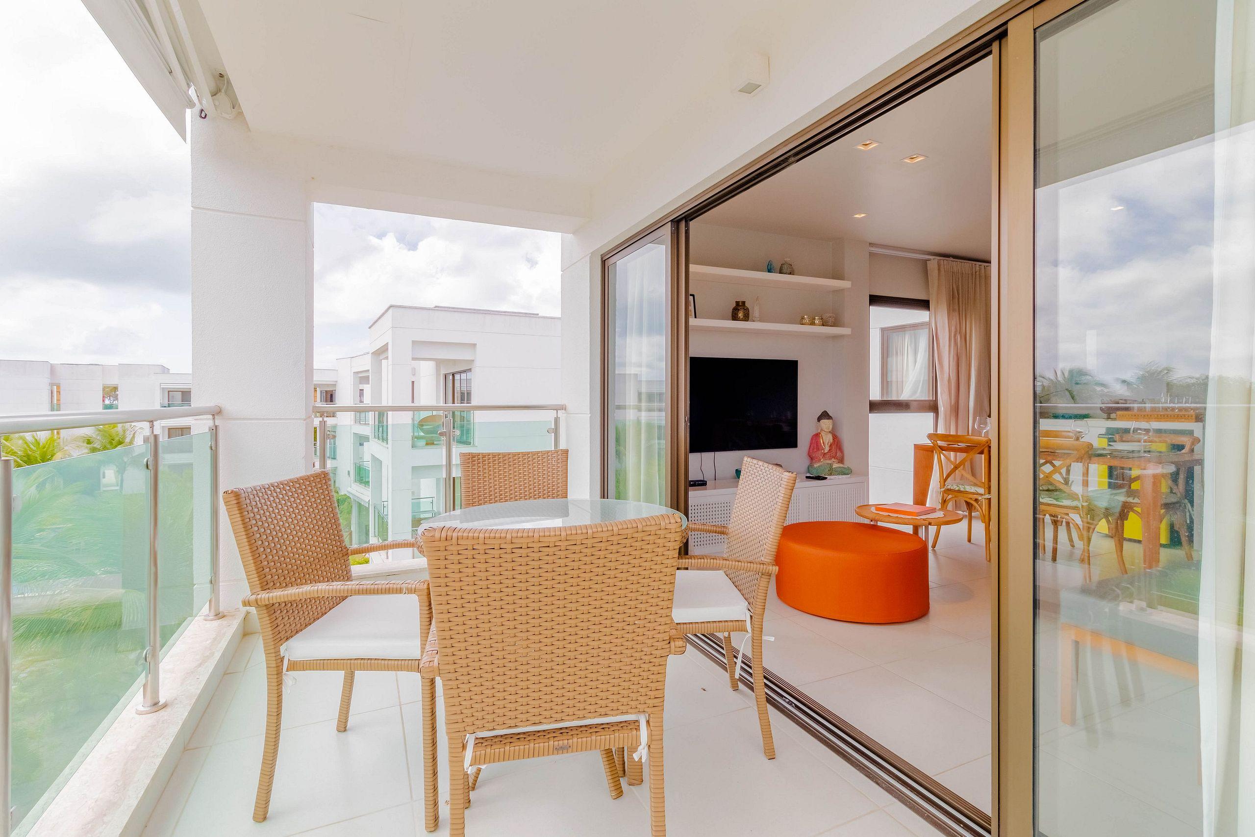 image-housing-carousel
