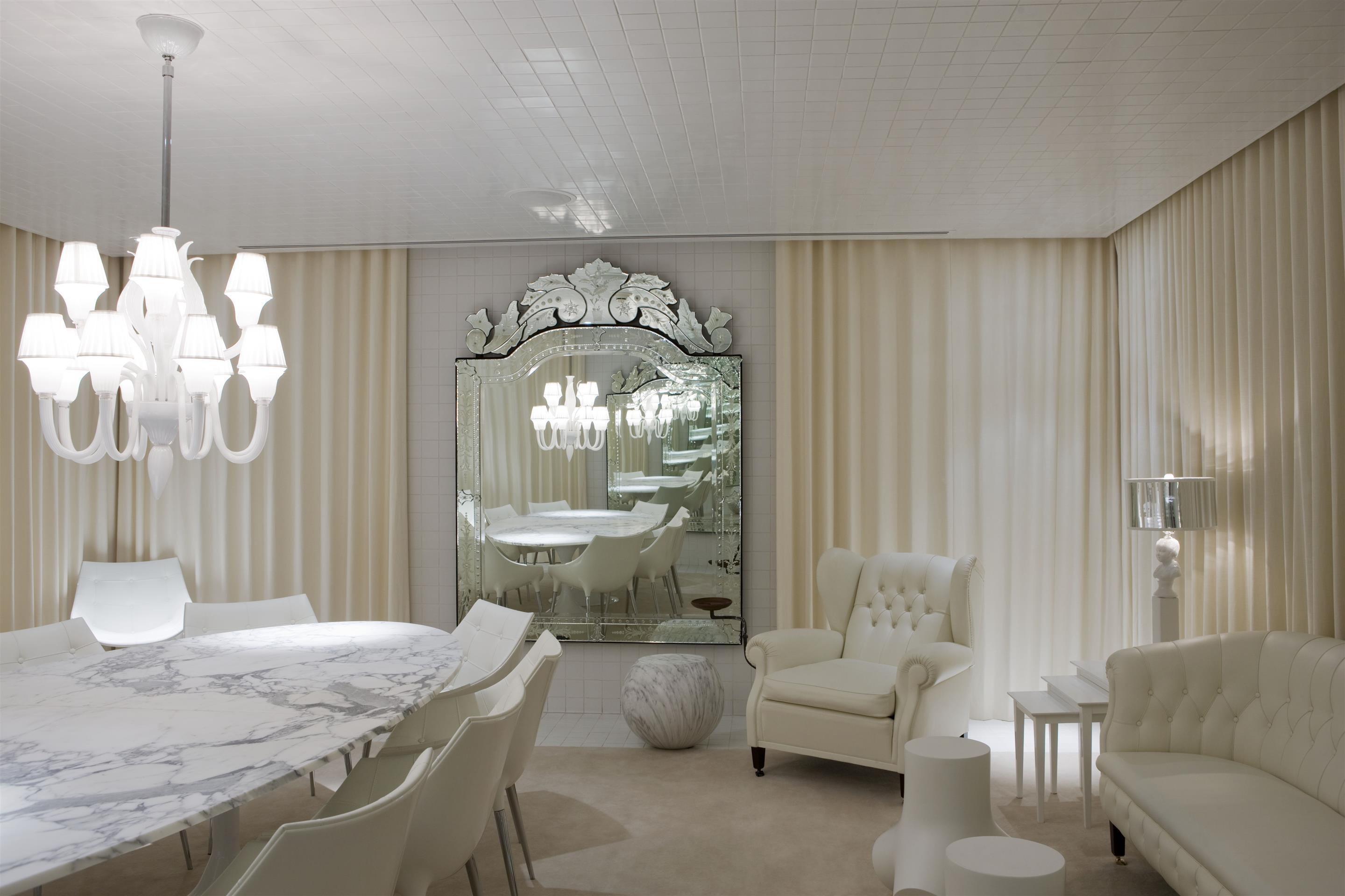 image-housing-carousel