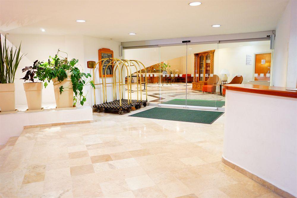 image-housing-carousel