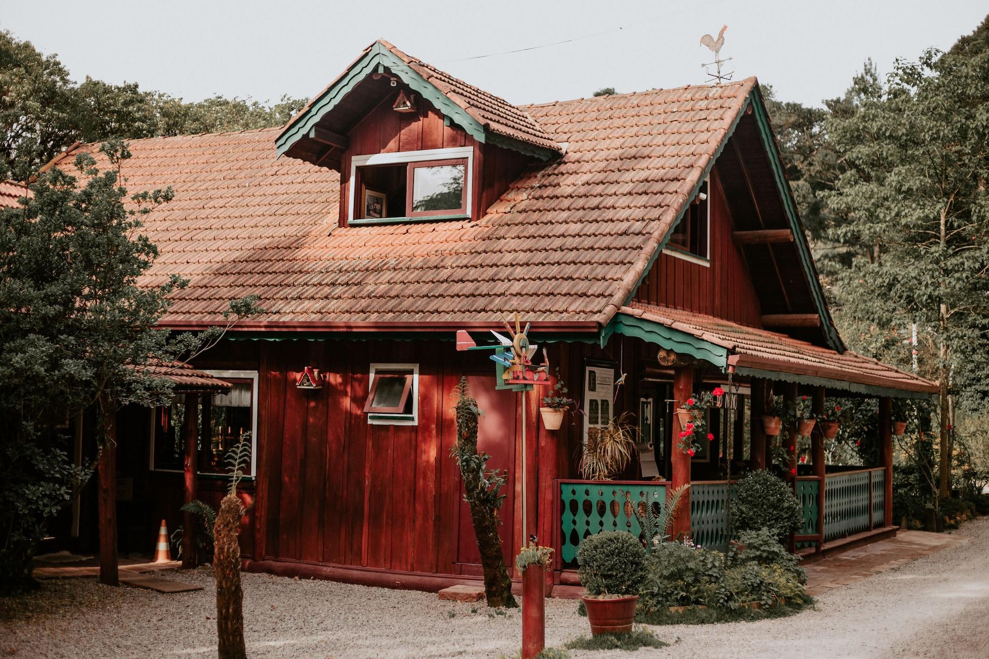 image-housing-carousel