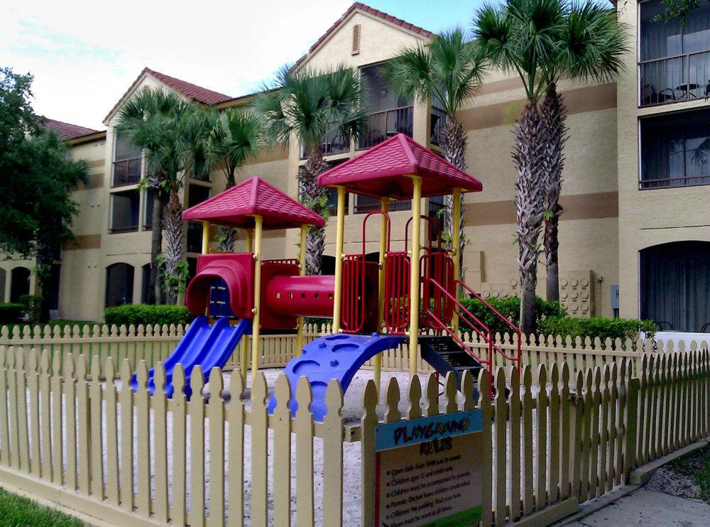 image-housing-carousel