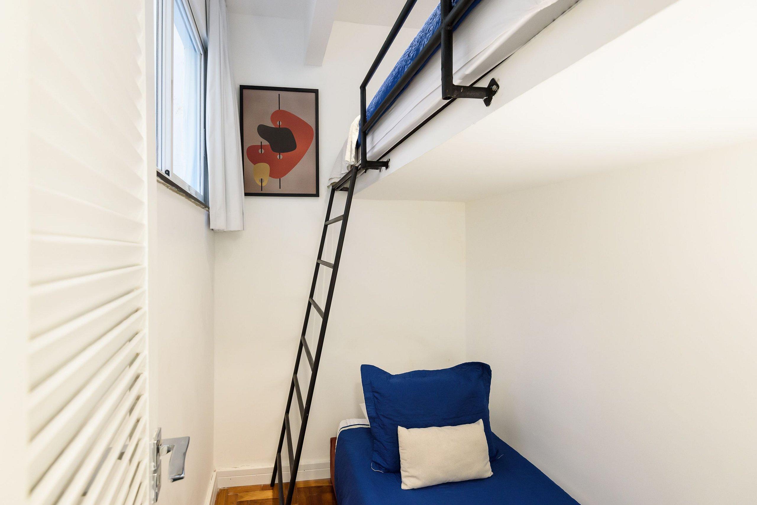 image-housing-carousel