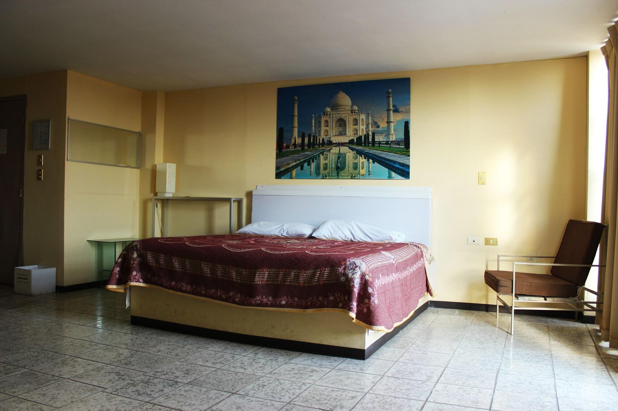 image-housing-carousel