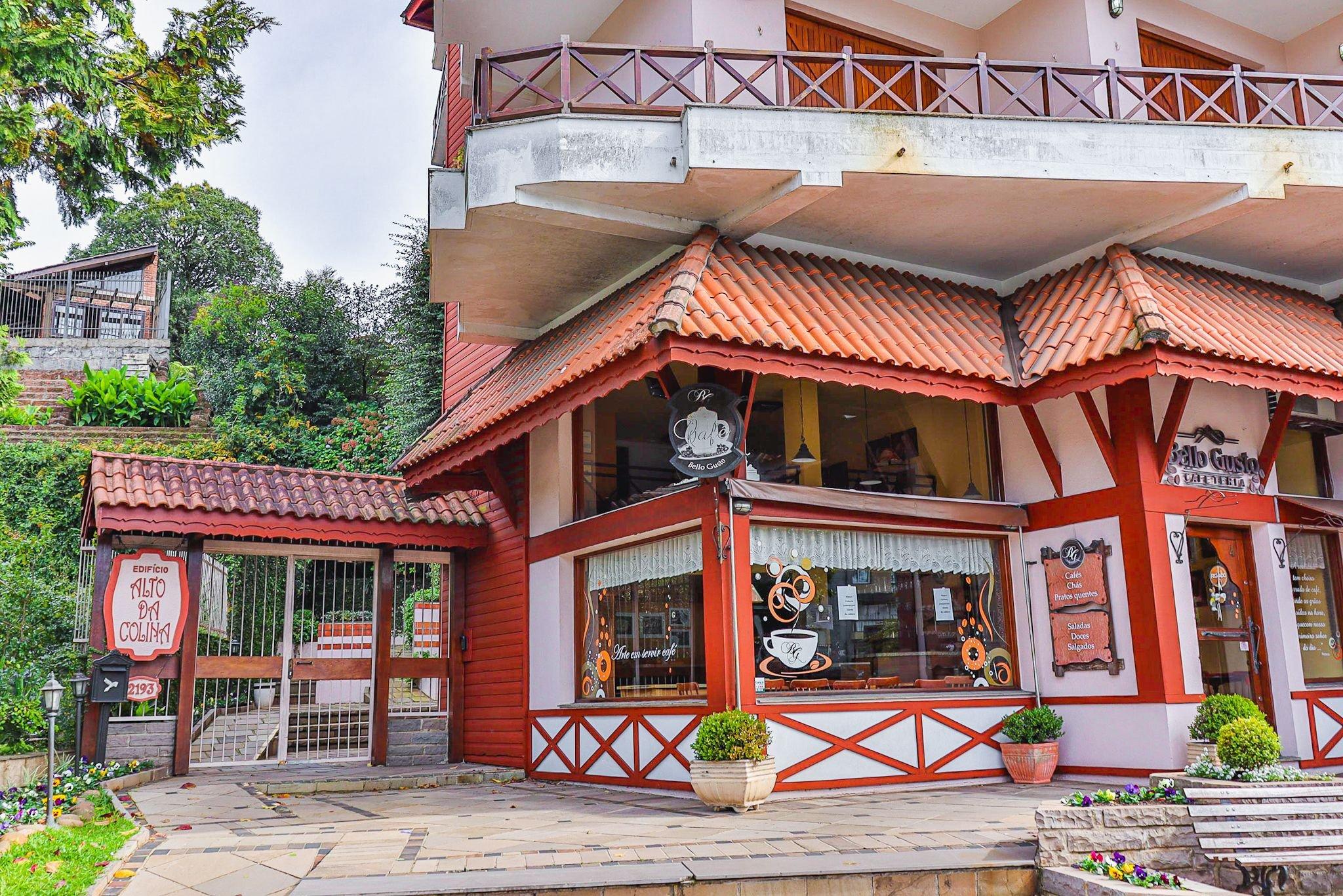image-housing-carousel