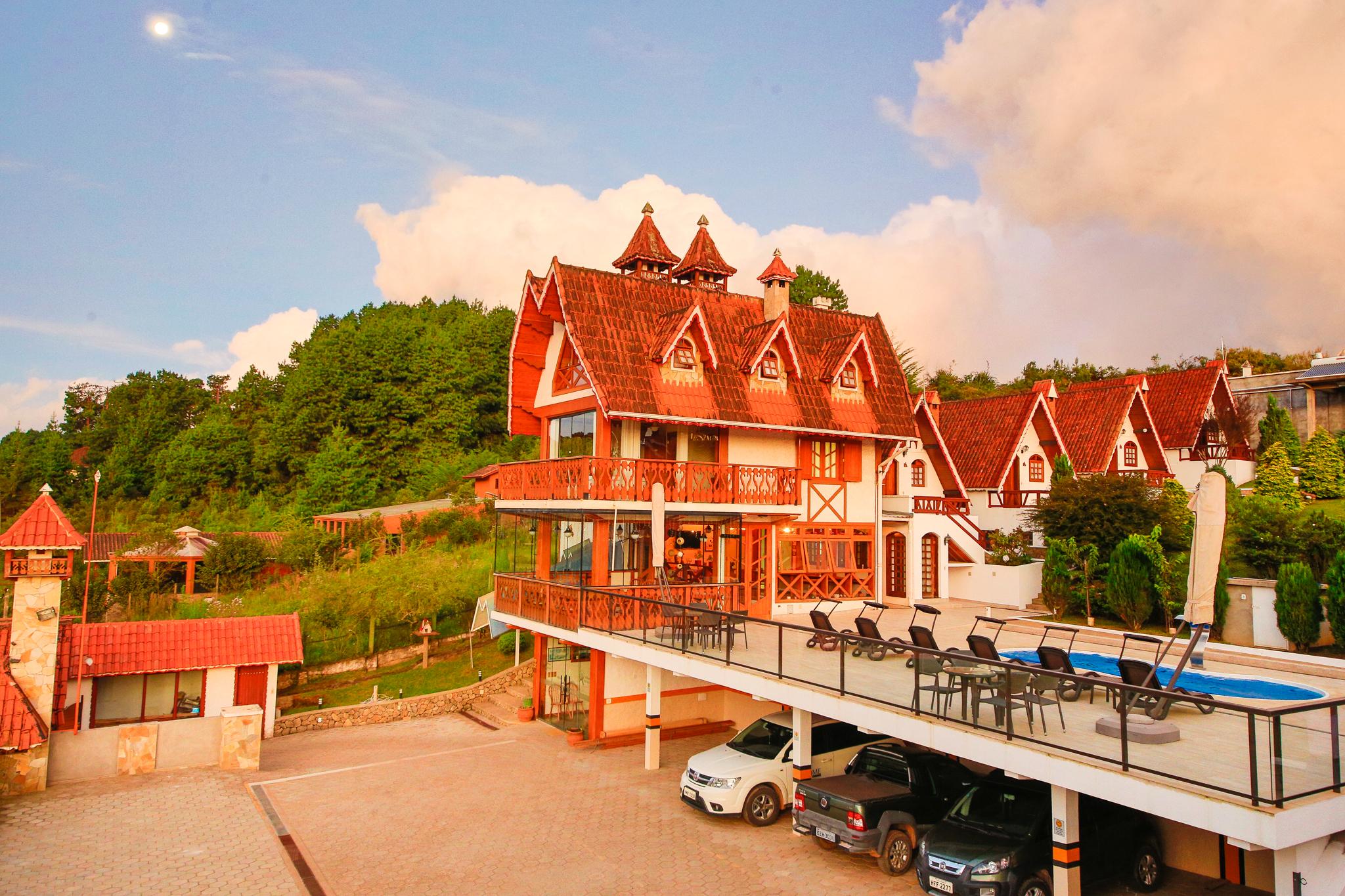 image-housing-carousel