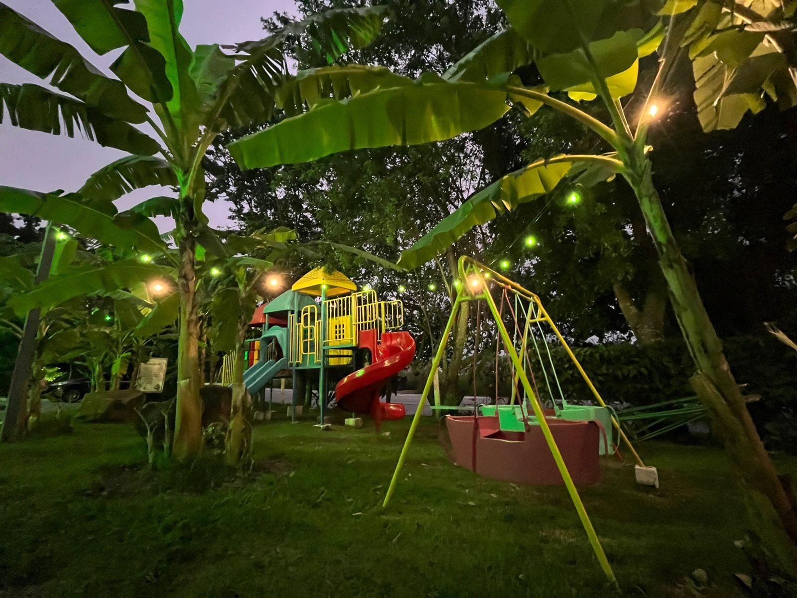 image-housing-carousel