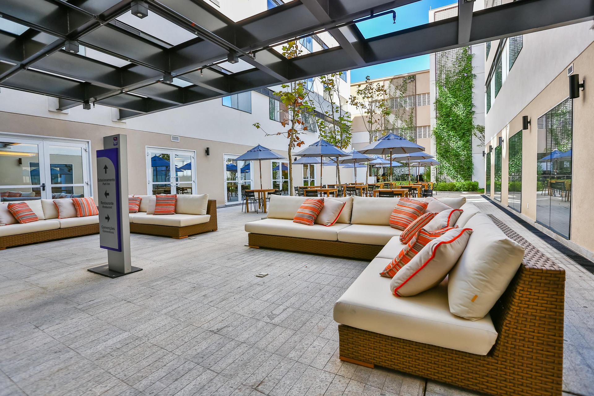image-housing-carousel