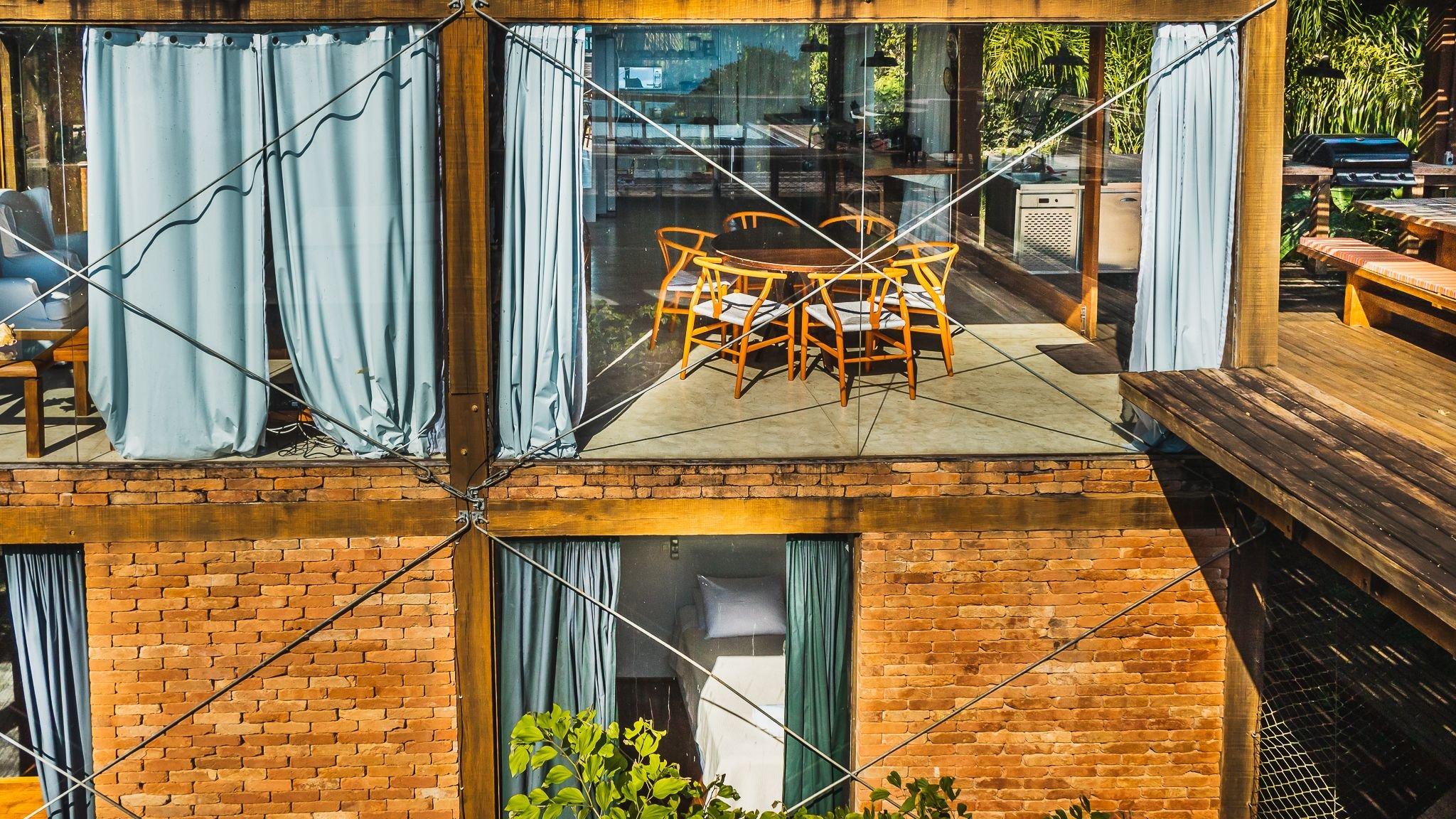 image-housing-carousel