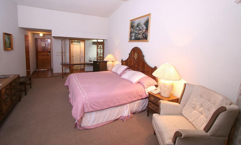 image-housing-carousel