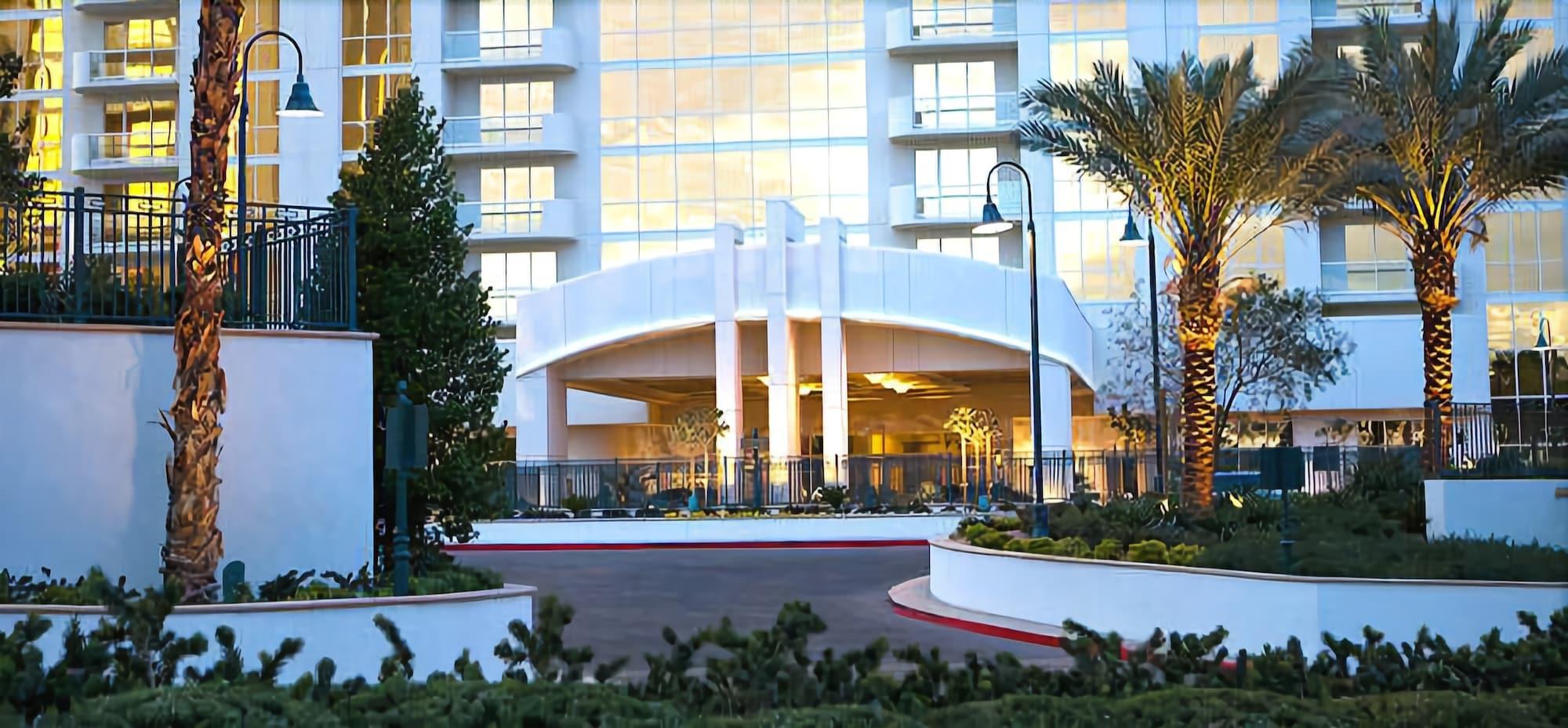 image-housing-carousel